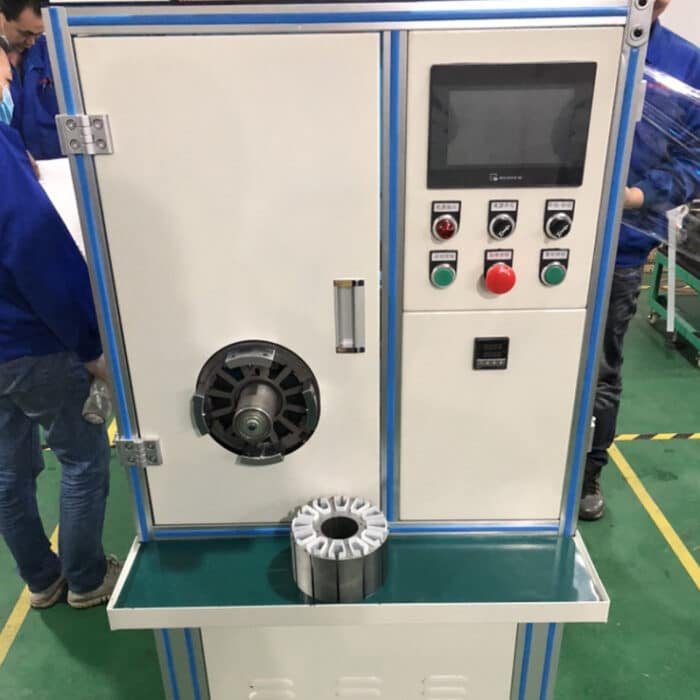 Machine automatique d'insertion de papier isolant pour moteur BLDC