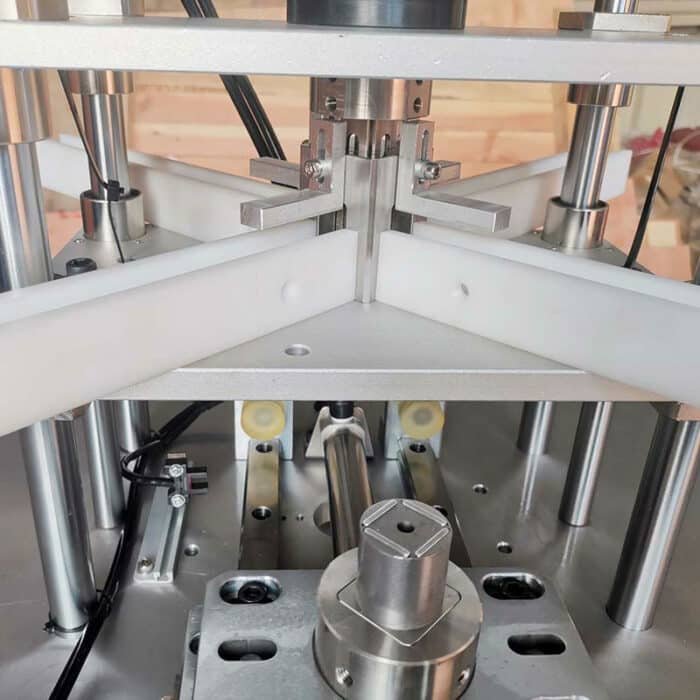 Автоматична машина для вставки сталевих деталей із магнітним колом квадратної форми за заводською ціною для вставки котушки статора ротора двигуна BLDC