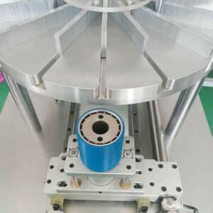 Machine automatique d'insertion de pièces d'acier dans le stator et la bobine du rotor d'un moteur BLDC de forme circulaire et magnétique