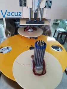 "Vacuz" dvigubos stoties šepetėlių indukcinio variklio statoriaus automatinė vertikali ritės vyniojimo mašina elektros variklio ritės vyniotuvui