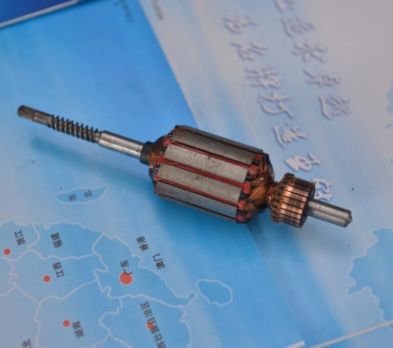 Vacuz de doble husillo de horquilla volante automática de una sola estación de cepillado del rotor de la aspiradora barredora del motor de la bobina de la máquina de bobinado fabricante de equipos