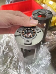 Hohe Leistung elektrische Bldc 2807 Stator und Rotor kompakte Fpv Drohne Motor 24v 1300kv bürstenlose kleine Rc Motor für Modellflugzeug