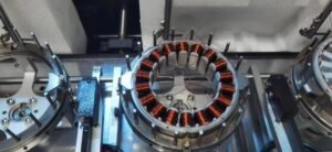 46 stočių Vacuz tikslumo automatinis BLDC bešepetėlinio variklio statoriaus ritės adatos vyniojimo aparatas
