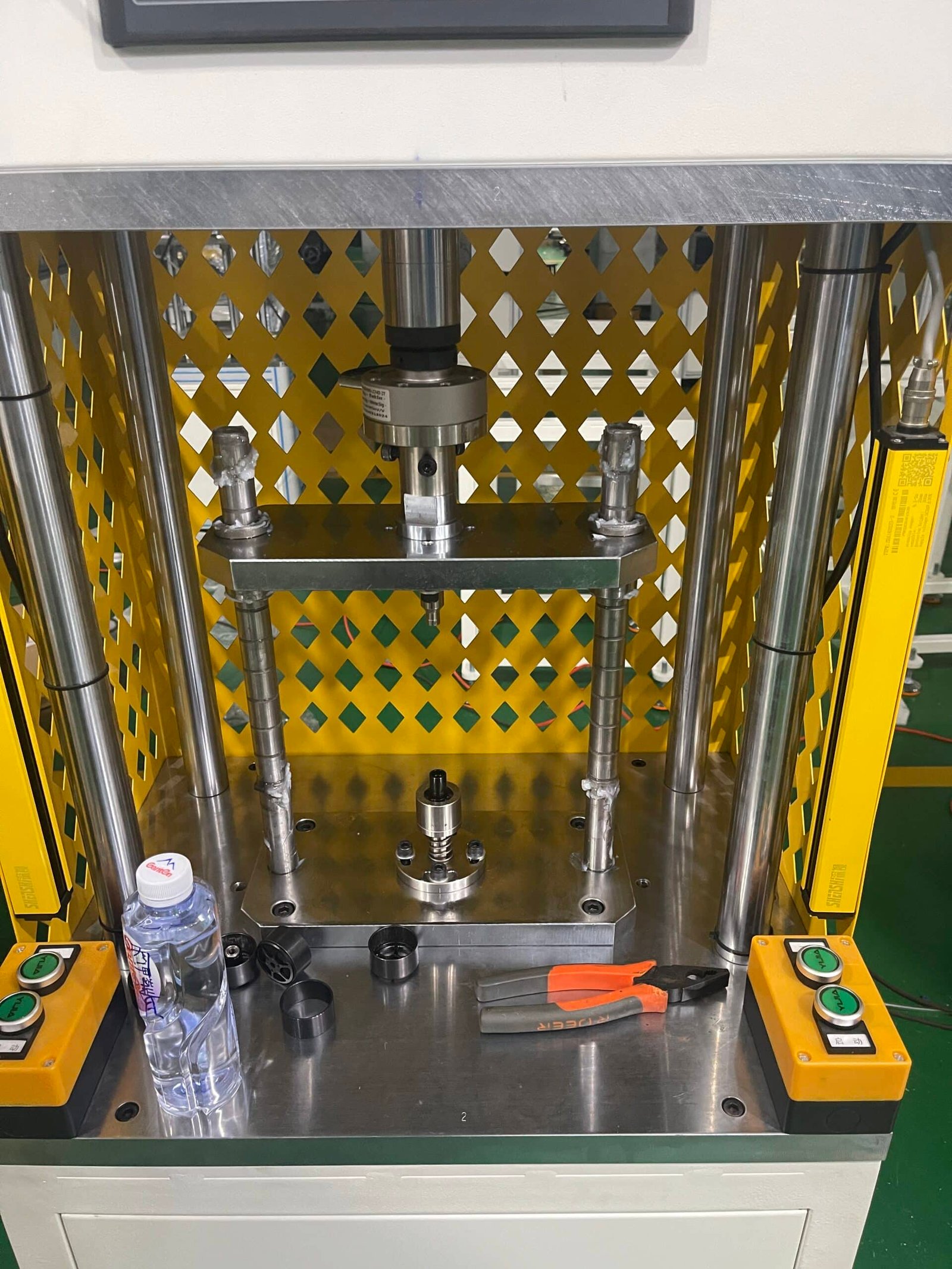 Vacuz R&D 4 Sets Servo Pressing Machines For UAV FPV Drone Motor Stator Coil Parts Assembly and Pressing