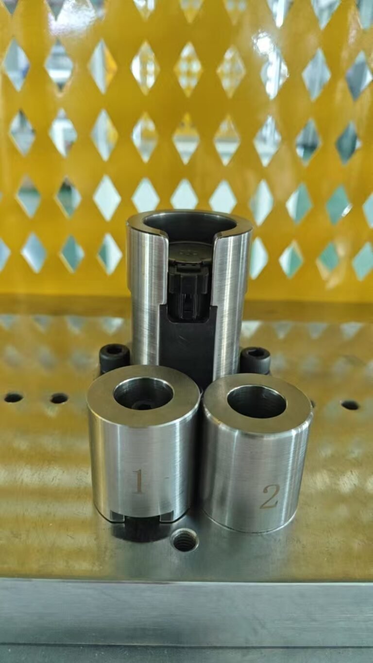 Vacuz 2 Tons Solenoid Valve Parts Automatic Servo Press Machine Shipping to Malaysia