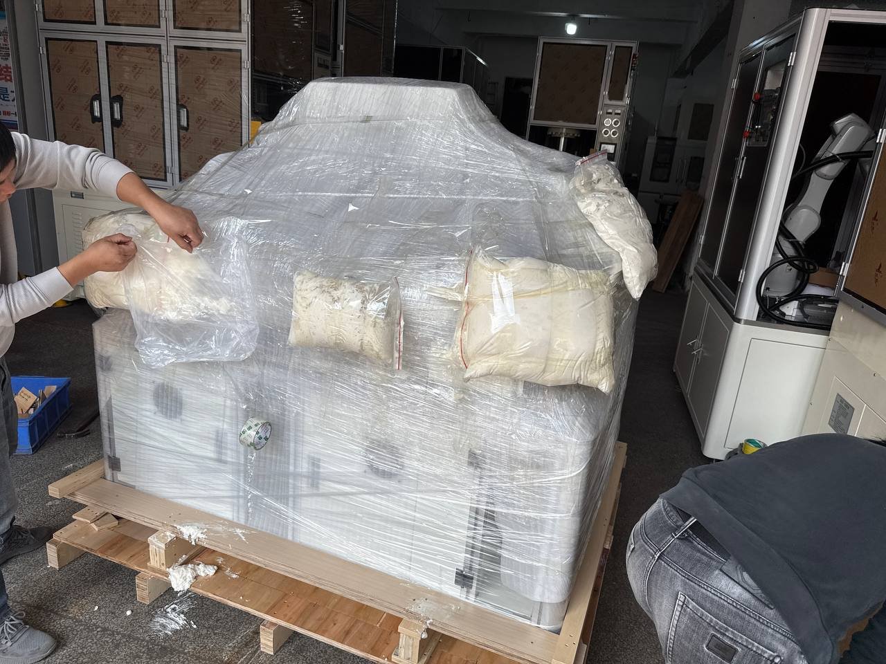 Vacuz Network Transformer Plastic Bobbin Injection Molding Machine & Network Transformer Toroidal Coil T1T2 Hook Winding Machine Shipping
