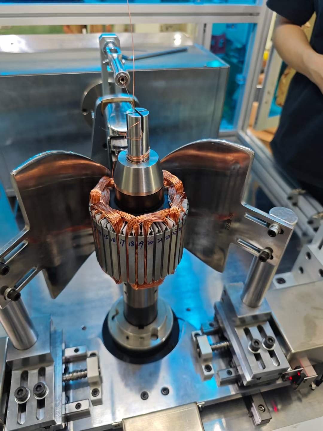 Vacuz 2 Stations AC Asynchronous Fan Motor Automatic Stator Coil Flying Fork Winding Machine Shipment