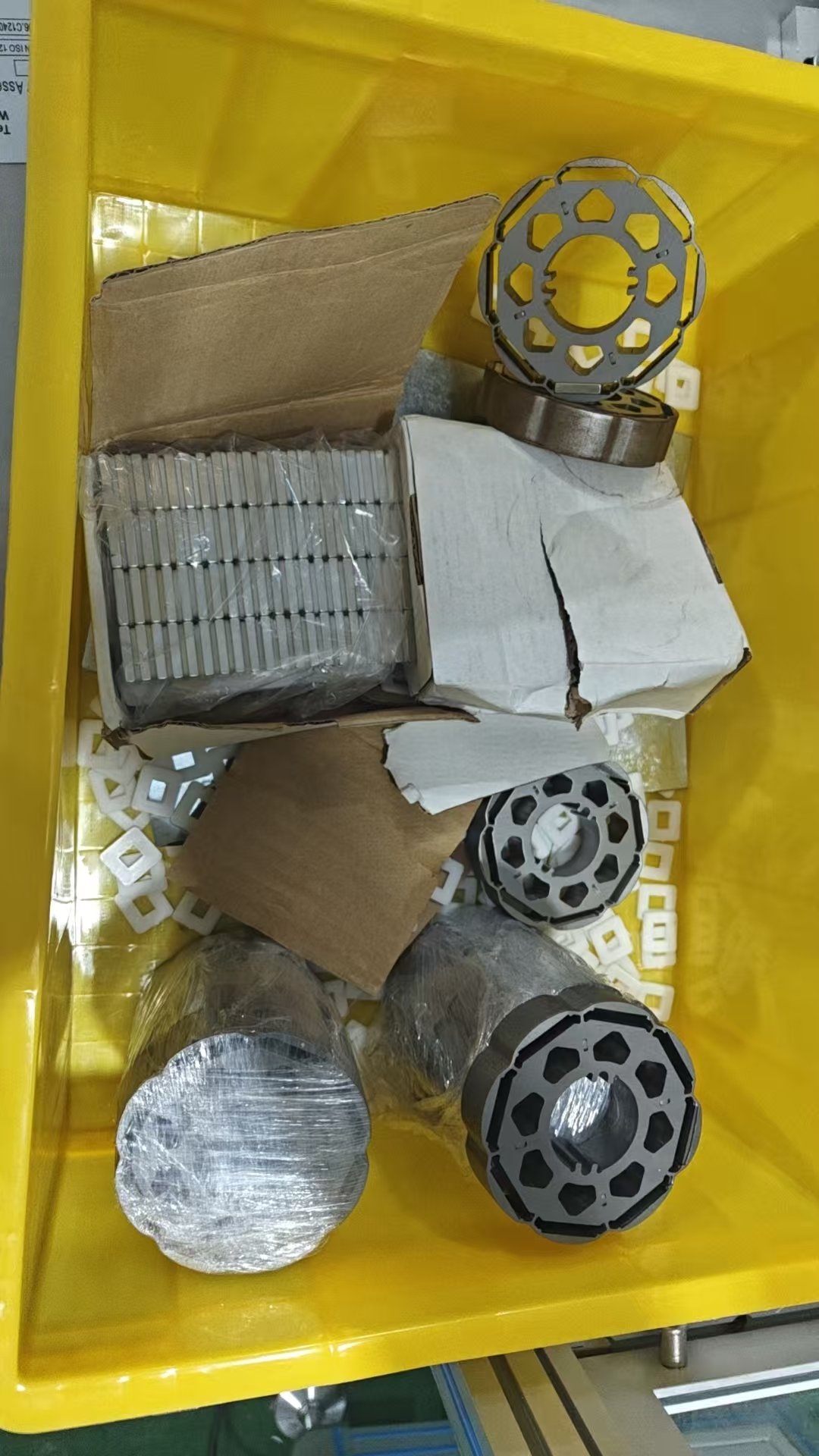 Vacuz R&D Automatic Big Rotor 8pcs Magnets Insertion Assembly Machine to Europe